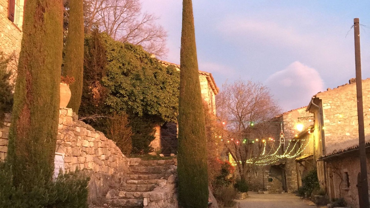 Bargeme House | Gorges du Verdon Charming house 4 pers Village classified Shaded private patio