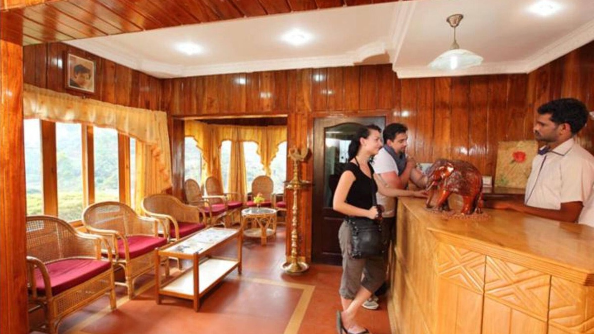 Moolakadai Hotel | Goroomgo Poopada Resort Kerala