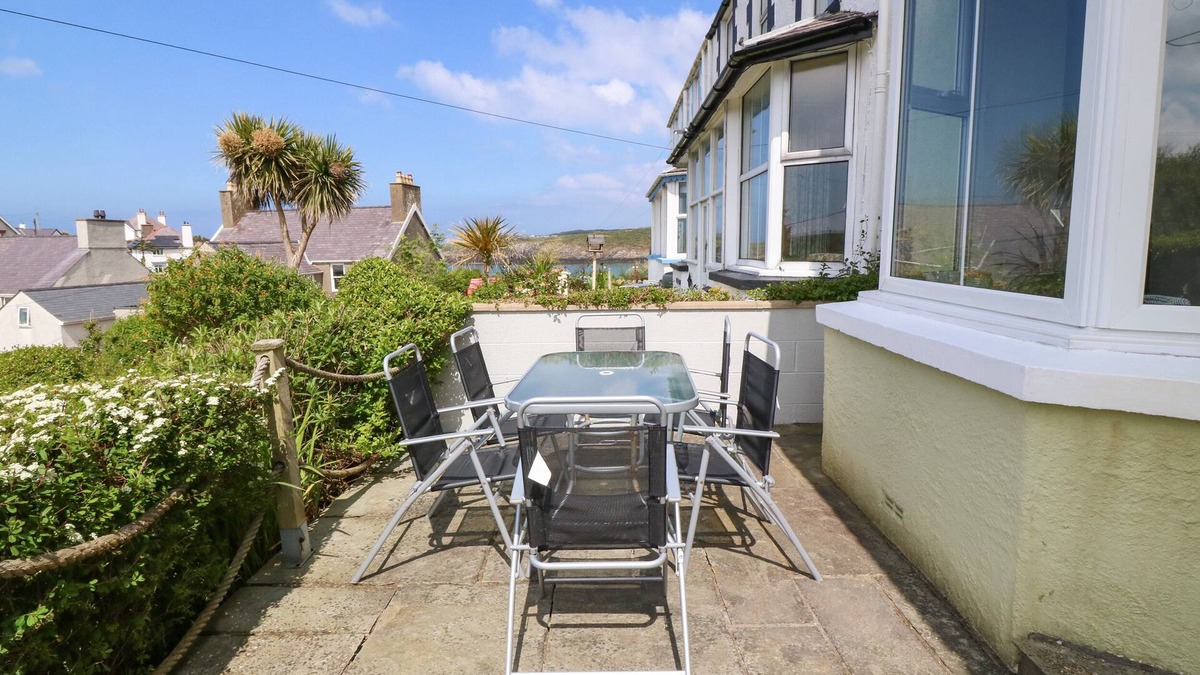 Cemaes Bay Cottage | GORPHWYSFA, family friendly, country holiday cottage in Cemaes Bay