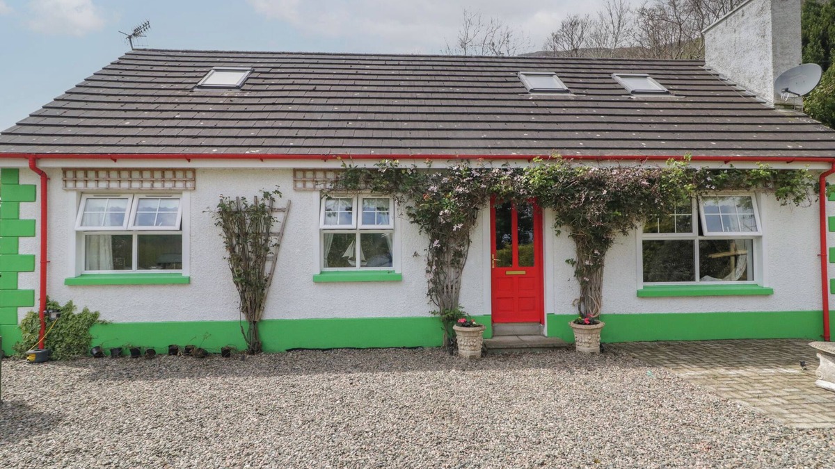 Glenariff House | GORTIN COTTAGE, family friendly, with open fire in Glenariff