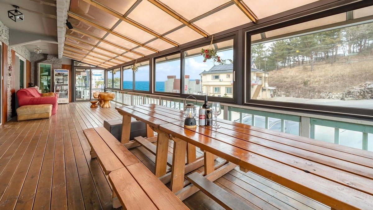 Goseong-gun House | Goseong Araenmaru Pension