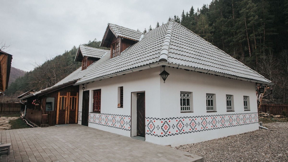 Centrul Nou Hotel | Gospodaria Lui Nea Ion