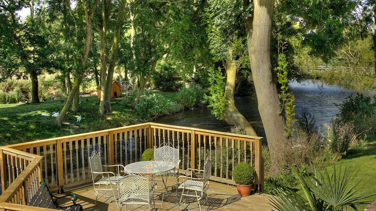 Westmarsh Bed & Breakfast | Goss Hall Bed & Breakfast
