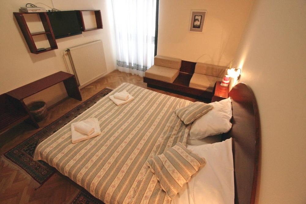 Kostanjevica na Krki House | Gostilna Žolnir