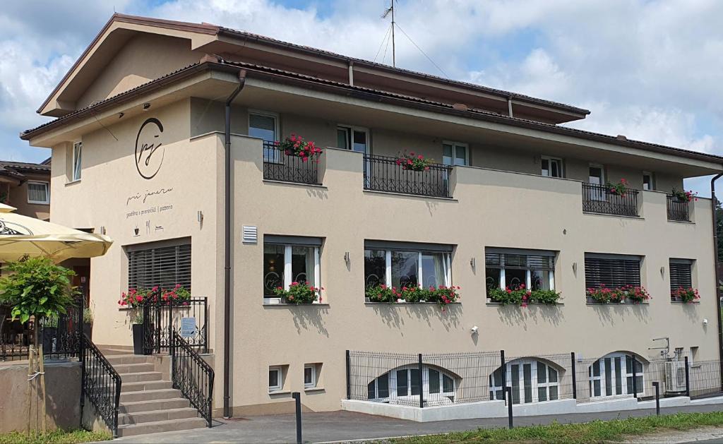 Slovenska Bistrica House | Gostilna s prenočišči Pri Janezu