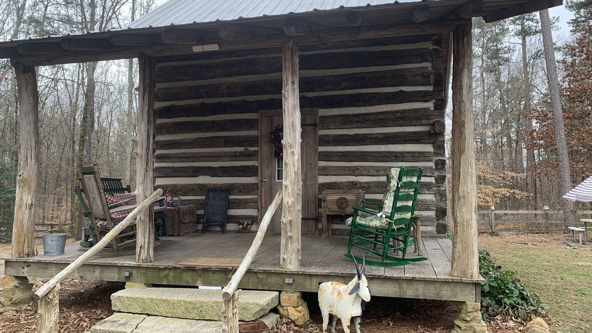 Greensboro Cabin | Got Cabin Fever? - The Pretty Petunia