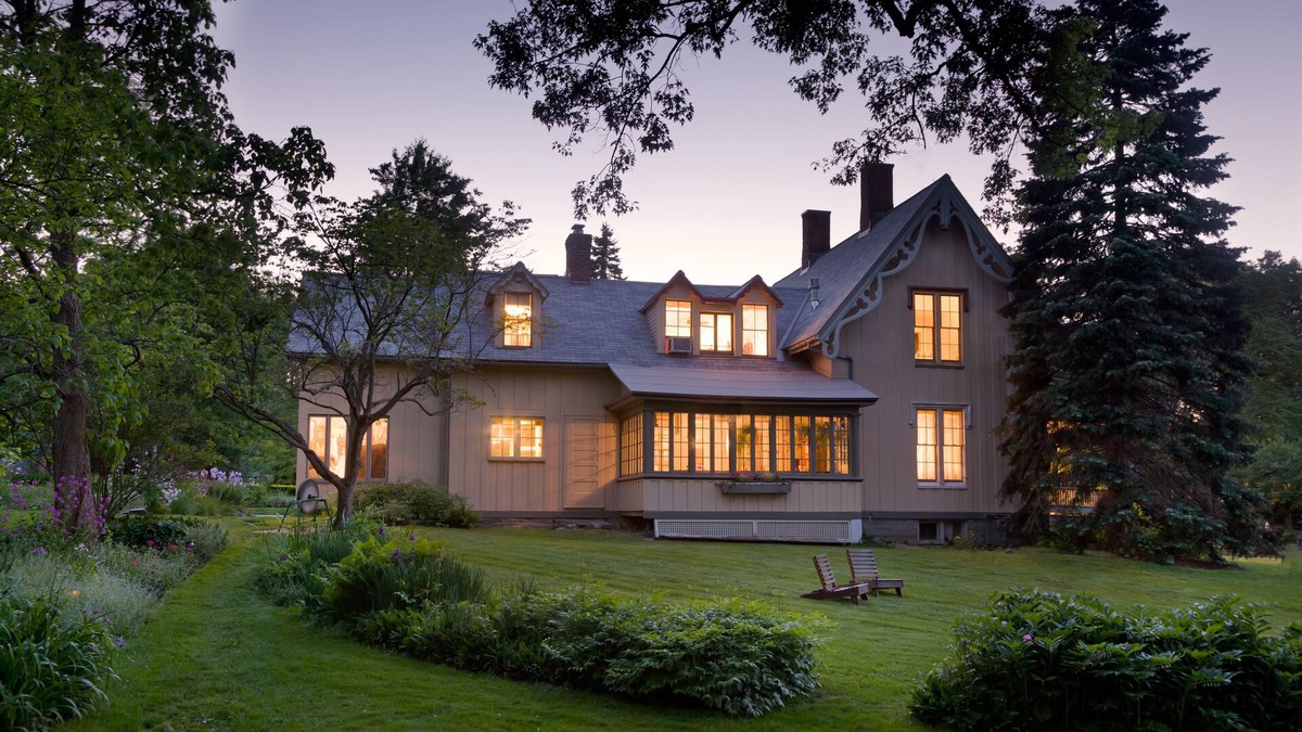Trumansburg Bed & Breakfast | Gothic Eves Inn and Spa Bed and Breakfast