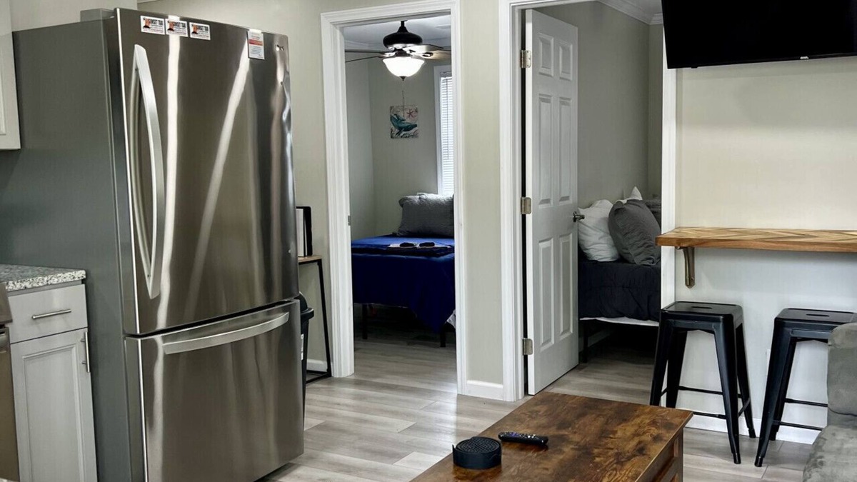 Geneva-on-the-Lake Apartment | GOTL Strip Suite #2- Sunset Vacation Rentals