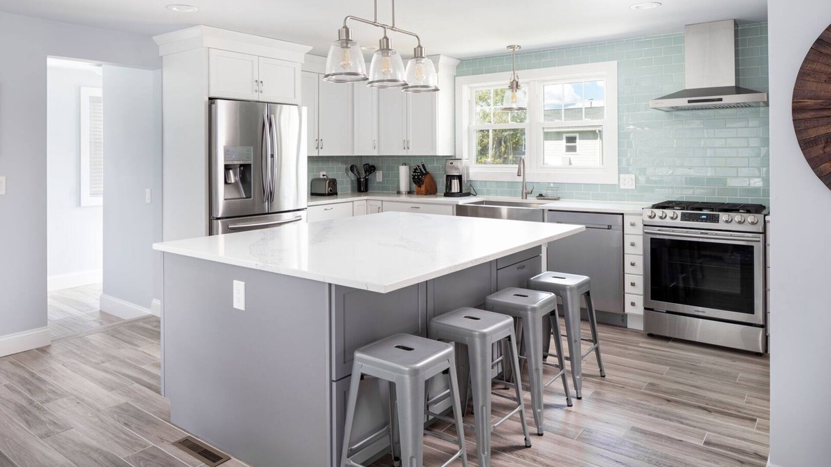 Narragansett House | Gourmet Kitchen, Air Conditioning, Walk to Beach