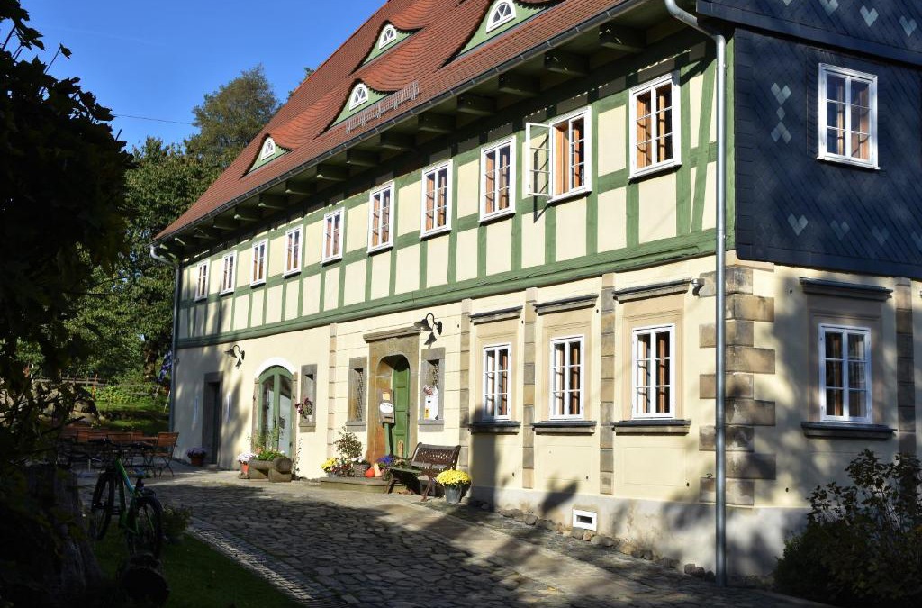 Ebersbach Apartment | Grünsteinhof - Wohnung Rotstein