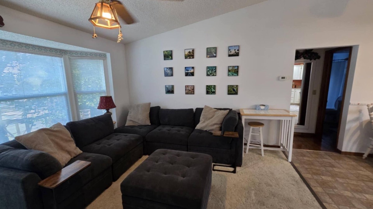 Weeki Wachee Gardens House | Grab your family, pups and your BOAT, this Weeki Wachee home sleeps 6!