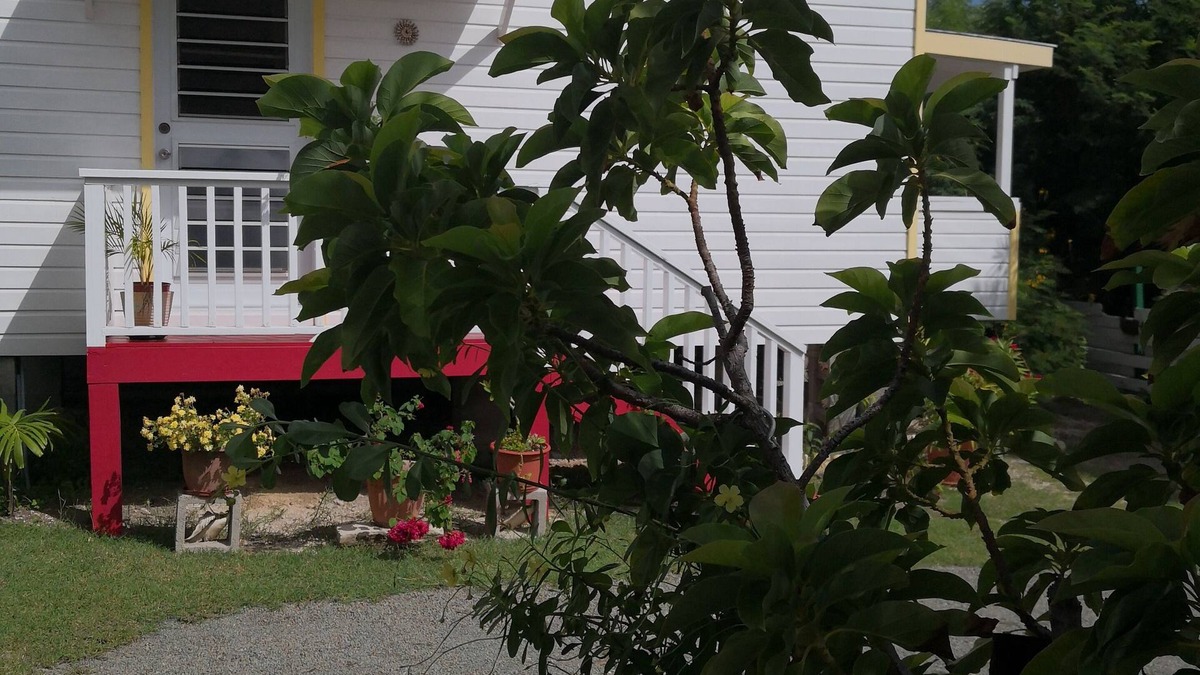 Fitches Creek Ski Chalet | Grace Inn: 2 Bedrooms, Naturally Cooled In A Quiet Smart Community Certified