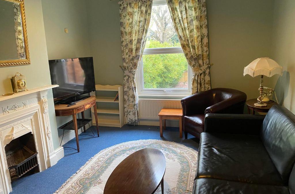 Ellesmere Port Apartment | Grace Stays
