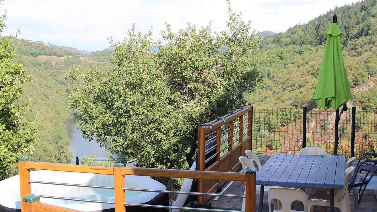 Montclar House | Graceful Holiday Home in Montclar with bubble bath