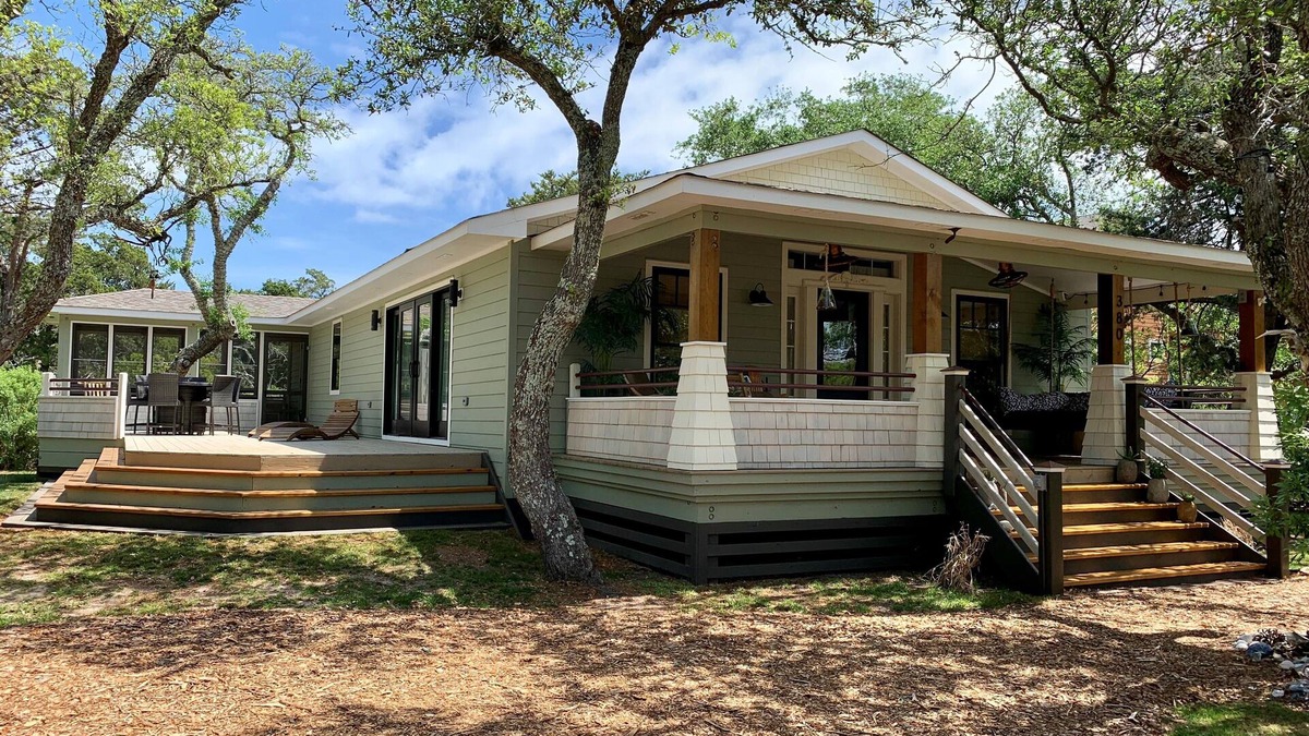 Ocracoke House | Graceland: Dog Friendly Home Convenient Location