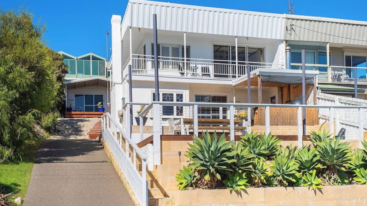 Gracetown House | Gracetime Beach House, a charming coastal retreat offering breathtaking, uninterrupted views
