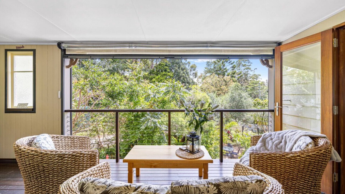 Maleny House | Gracious Spacious & Charming Queenslander, Walk into Maleny