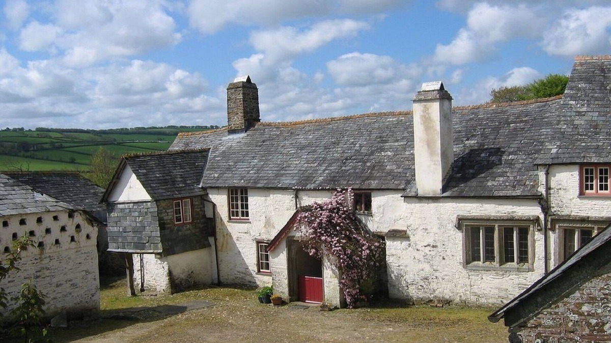 Brazzacott House | Grade 1 listed Medieval Hall House near the Devon and Cornwall border