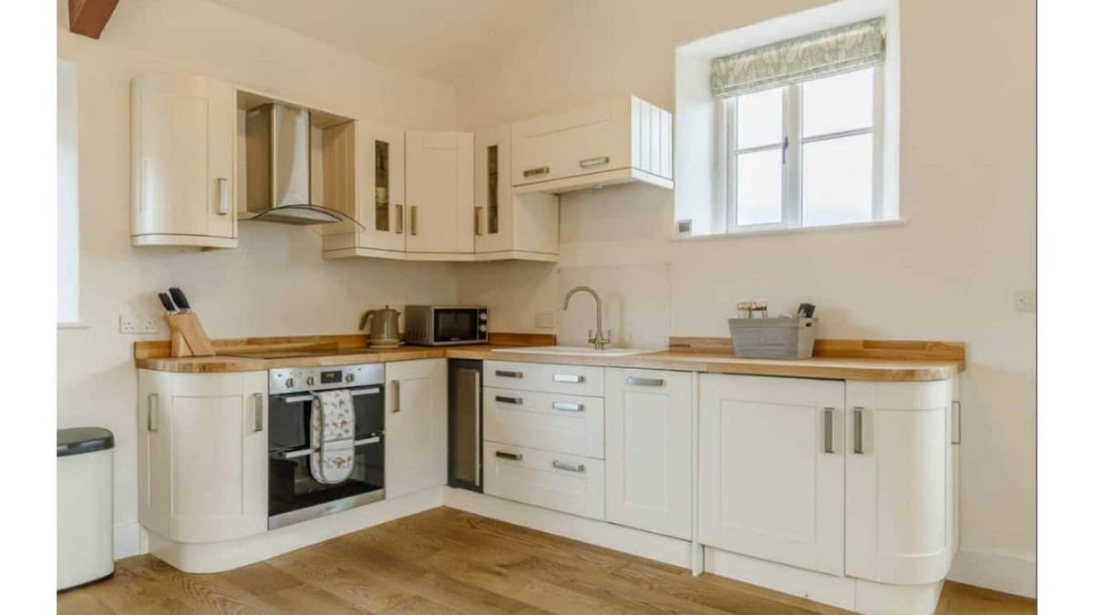 Llantilio Crossenny House | Grade II listed - one bedroom barn conversion