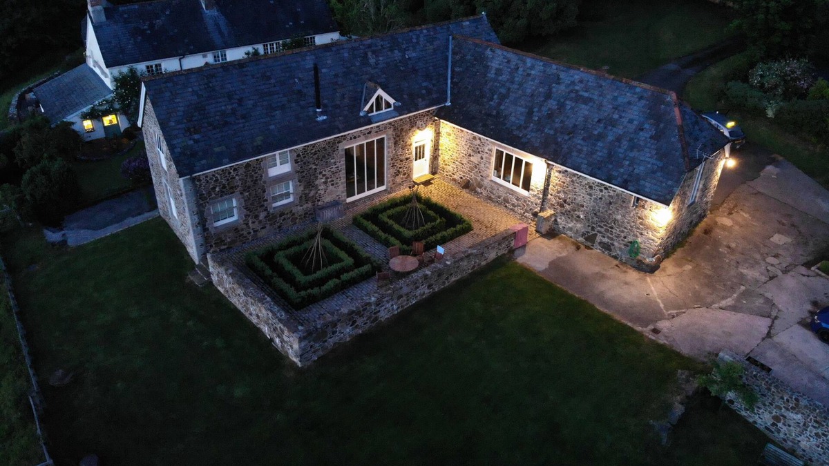 Newton Abbot House | Grade II Listed Stone Barn within Dartmoor
