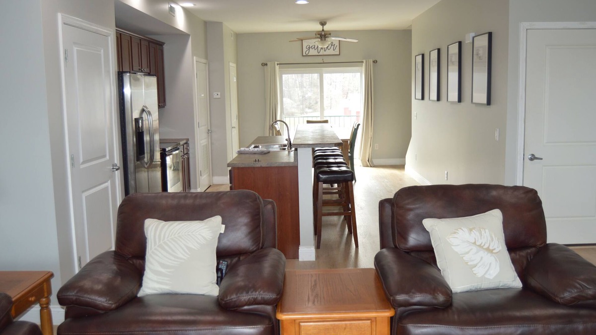 Grafton House | Grafton Escape #2 - River views! Pool! Walking distance to bars/restaurants