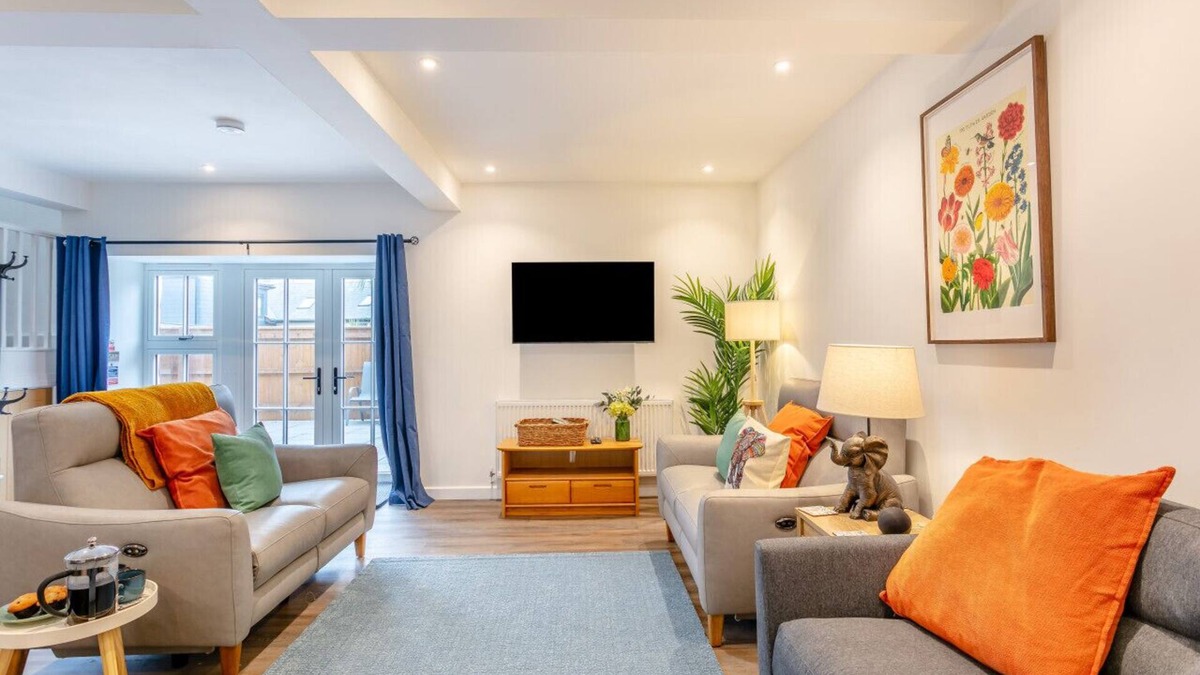 Kenn House | Grain Store - Orange Elephant