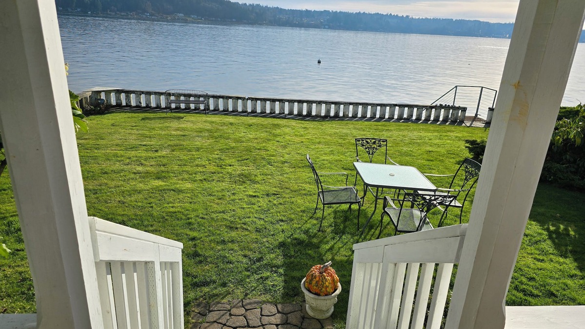 Bremerton House | Gram's Waterfront Cottage in Manette