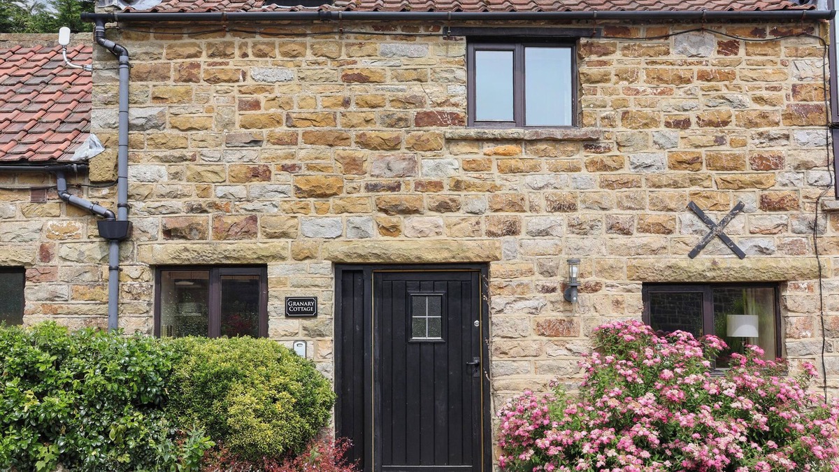 Scarborough Cottage | GRANARY COTTAGE, pet friendly, with a garden in Staintondale