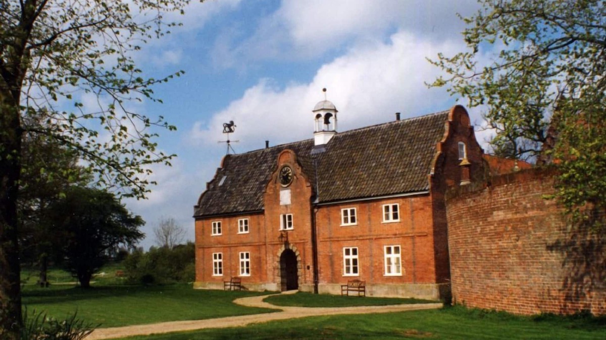 Spixworth Cottage | Granary Cottage - sleeps 8 guests in 3 bedrooms
