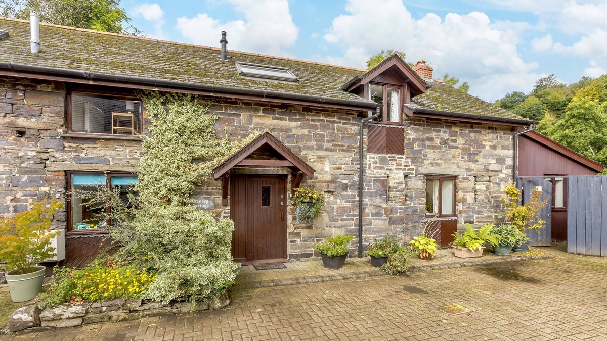 Swimbridge House | Granary Cottage - Two Bedroom House, Sleeps 3