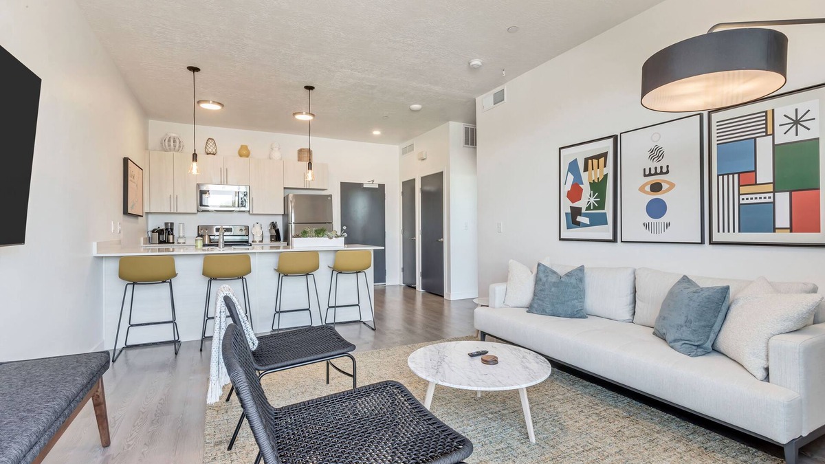 People's Freeway Apartment | Granary de Luxe Downtown 1BR/1BA +CoWorking Space & Gym