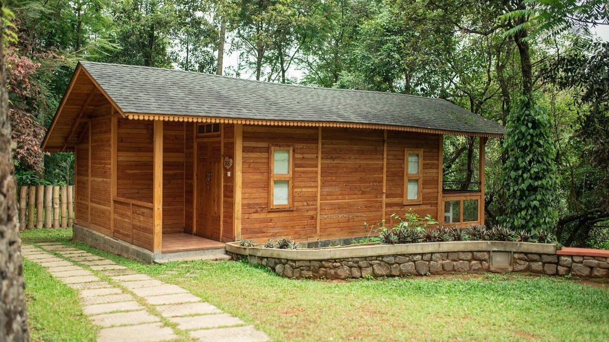 Kuttikkanam Ski Chalet | Granary Experience - Wooden Chalet in a plantation