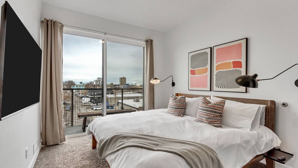 People's Freeway Apartment | Granary SLC King Penthouse+CoWorking Space