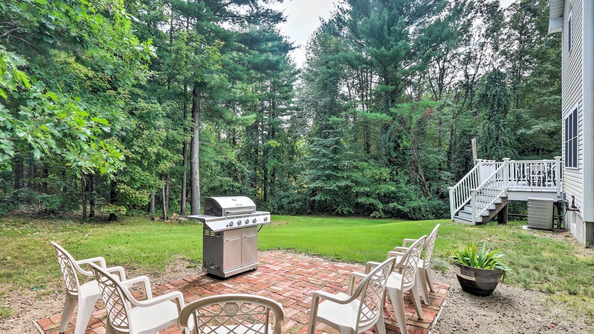 Granby House | Granby Home w/Deck < 1/2 Mi to Aldrich Lake!
