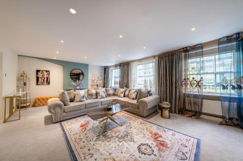 Paddington Villa | GRAND 200 SqM 3-Bedroom VILLA