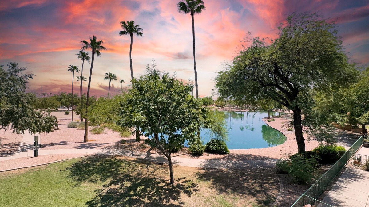 Superstition Lakes House | Grand 2nd Floor Condo, Heated Comm Pool, Golf Views!