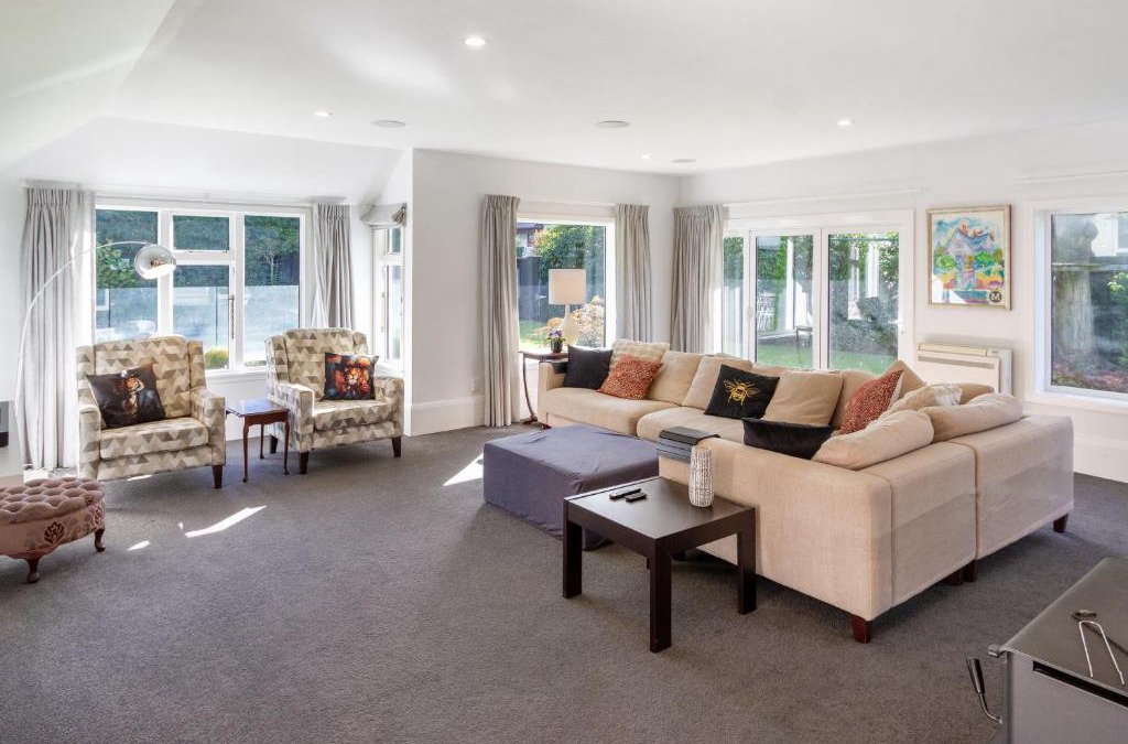 Fendalton Apartment | Grand 5-Bedroom Villa in Fendalton