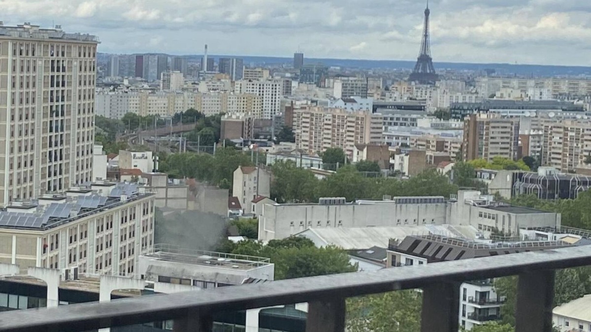 Chatillon Apartment | Grand Apartment views of the Eiffel Tower Eiffel