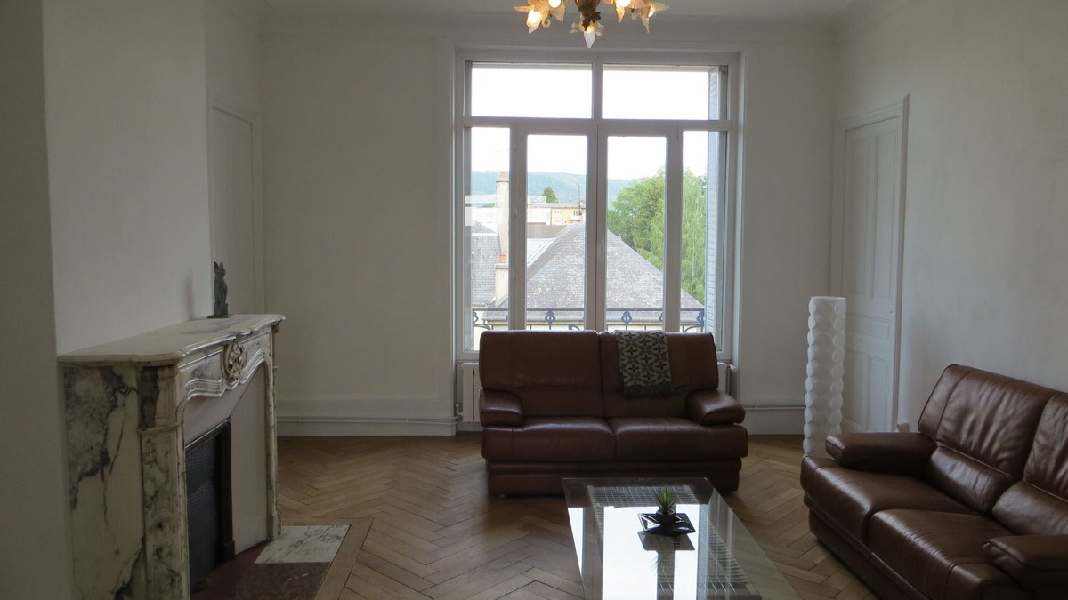 Lons-le-Saunier Apartment | Grand Appartement de Caractère