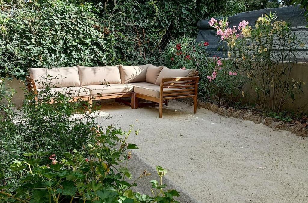 Route d'Arles Apartment | Grand appartement, 2 chambres et jardin