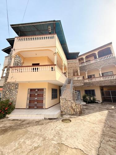 Abomey-Calavi Apartment | Grand appartement non loin du centre de Cotonou