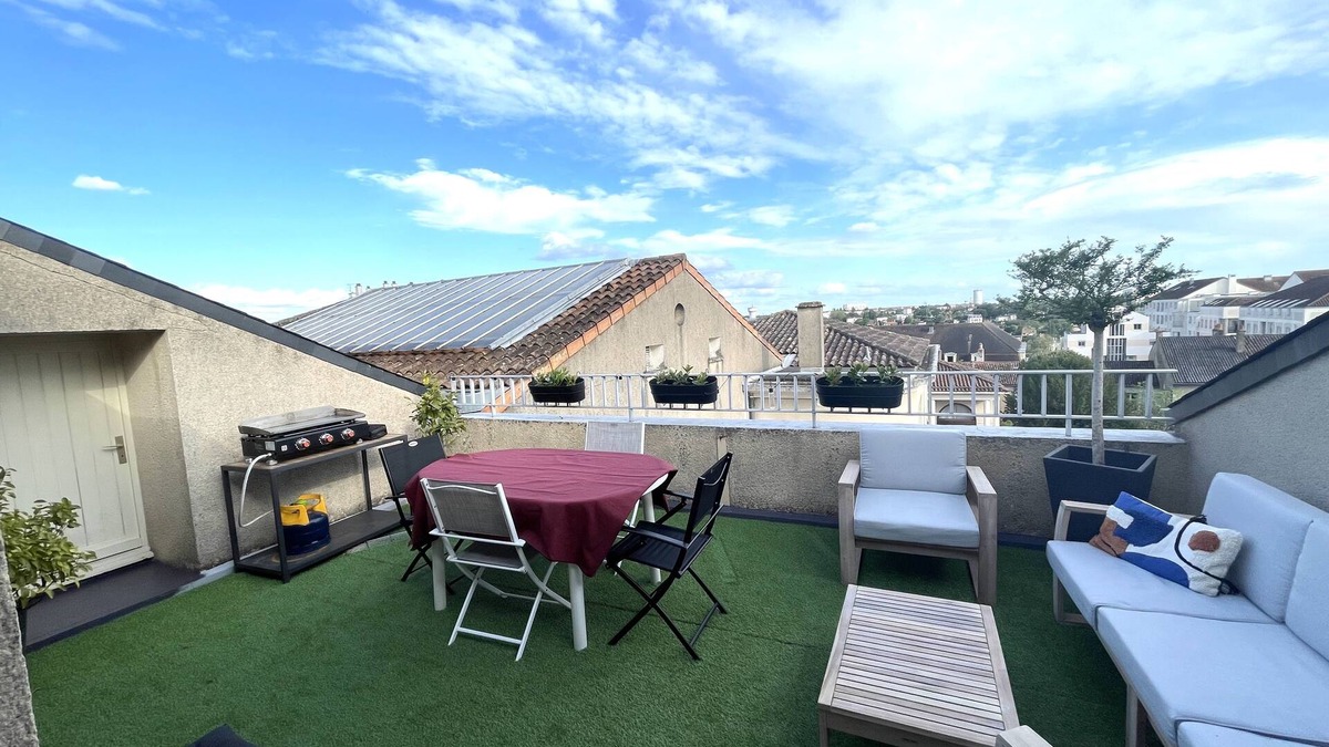 Poitiers Apartment | Grand Appartement Terrasse Hypercentre
