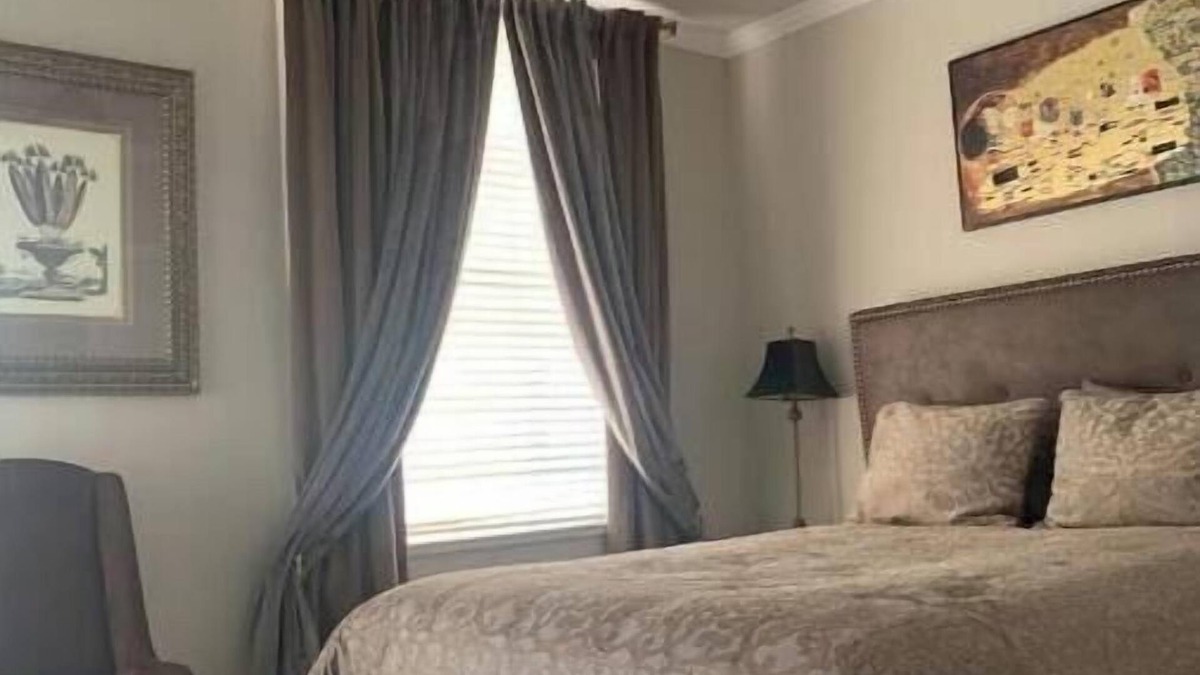 Evansville Apartment | Grand Apt. Downtown Mansion