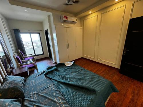Faisalabad Apartment | Grand atrium