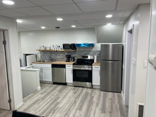 Downtown Niagara Falls House | Grand Bella Niagara 5BR 2BATH Close to Falls