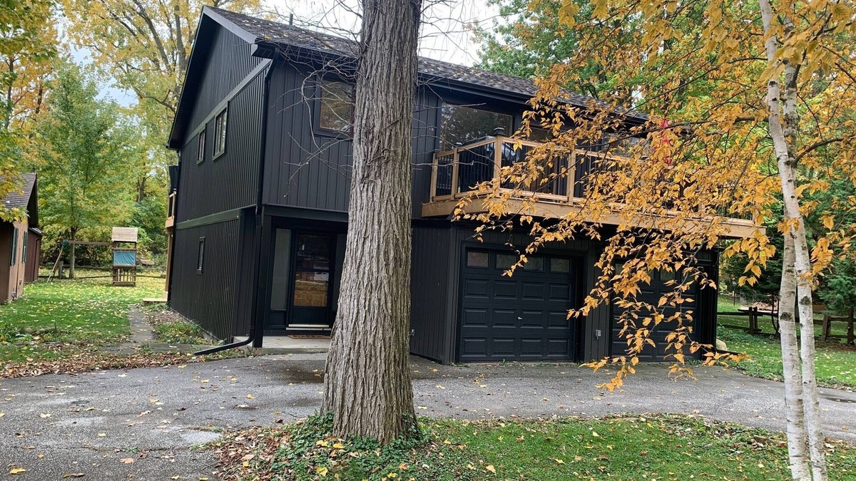 Lambton Shores Cottage | Grand Bend Riverfront 4 Season 4 BR cottage close to beaches & conservation area