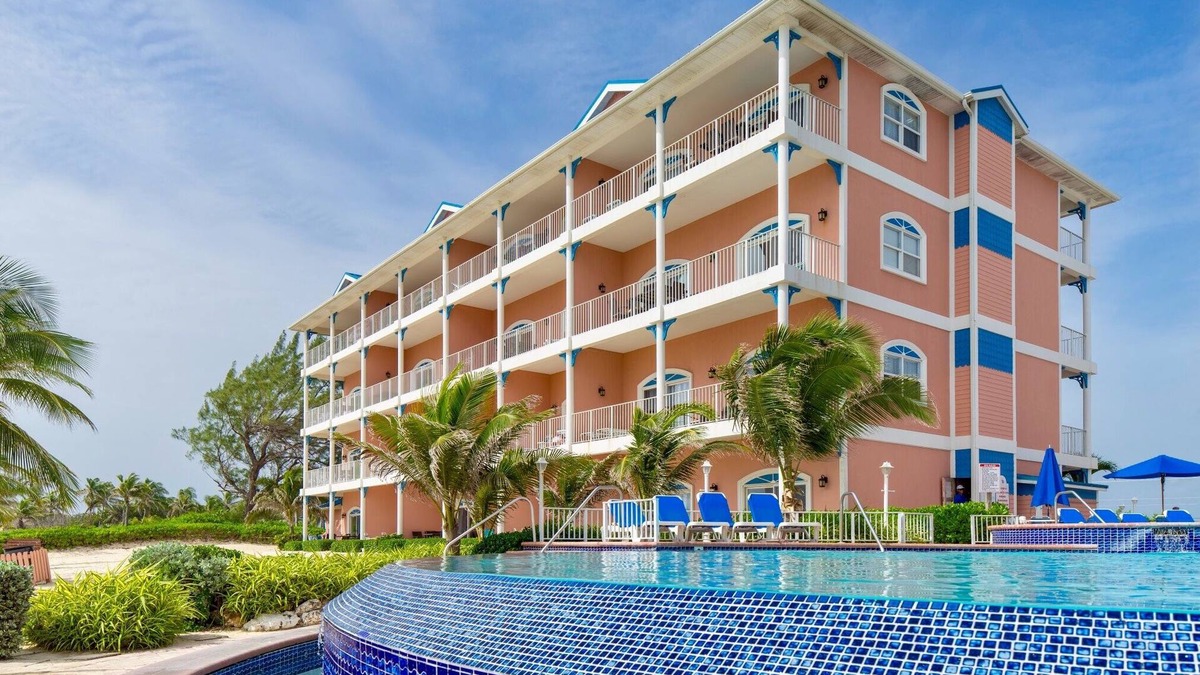 East End Resort | Grand Cayman, Morritts Grand Penthouse Suite - Panoramic Ocean Front View.