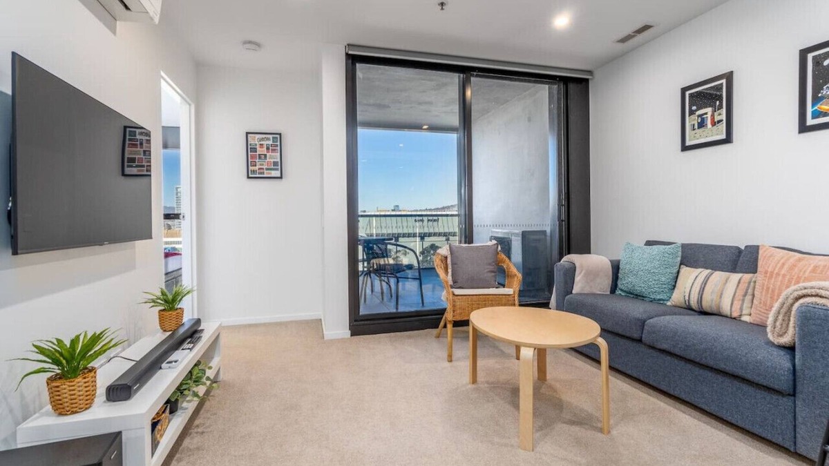 Phillip Apartment | Grand Central Towers Apt | Resort-Style Amenities