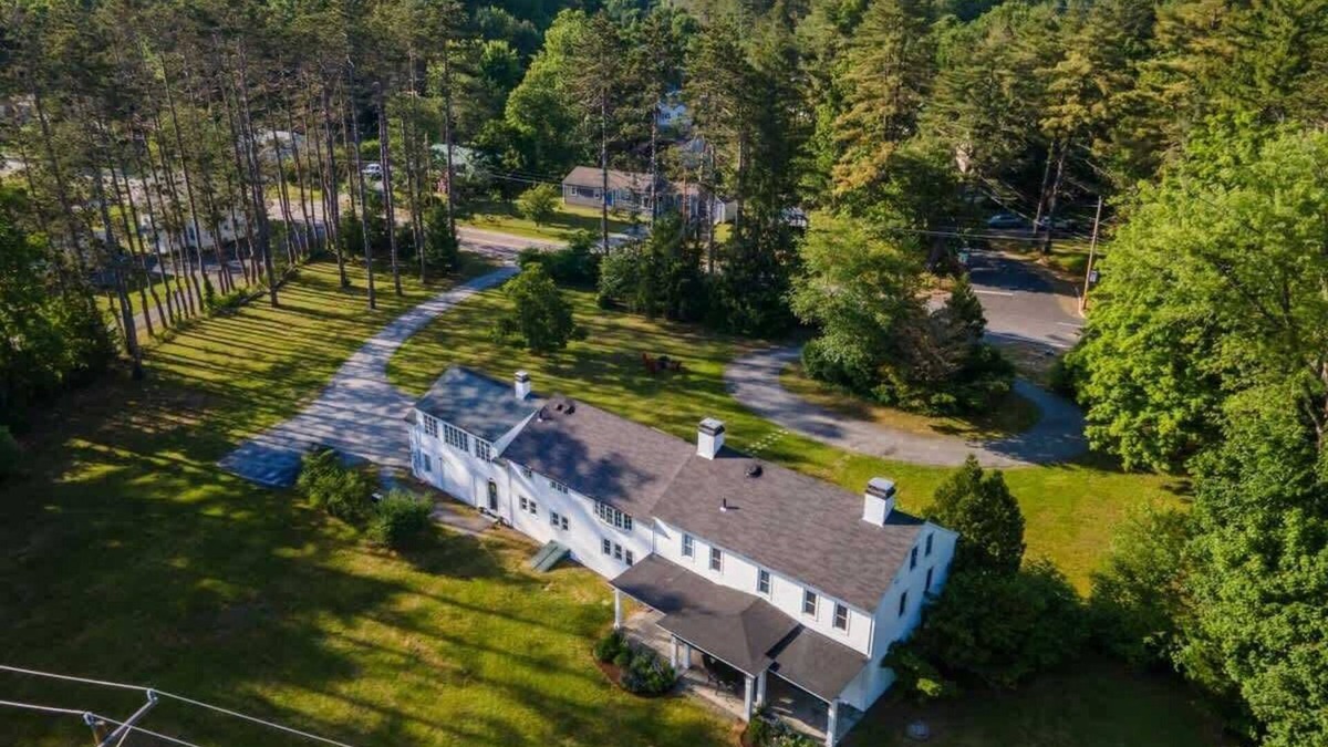 Concord House | Grand Country Estate with Modern Comforts