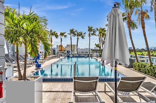 Bay Harbor Islands Apartment | Grand Deluxe Two Bedroom Suite with Balcony Water Views, Corner